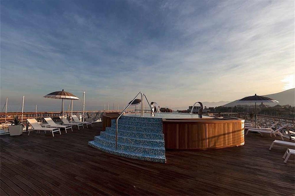 Yacht Club Marina Di Loano Hotel Exterior photo