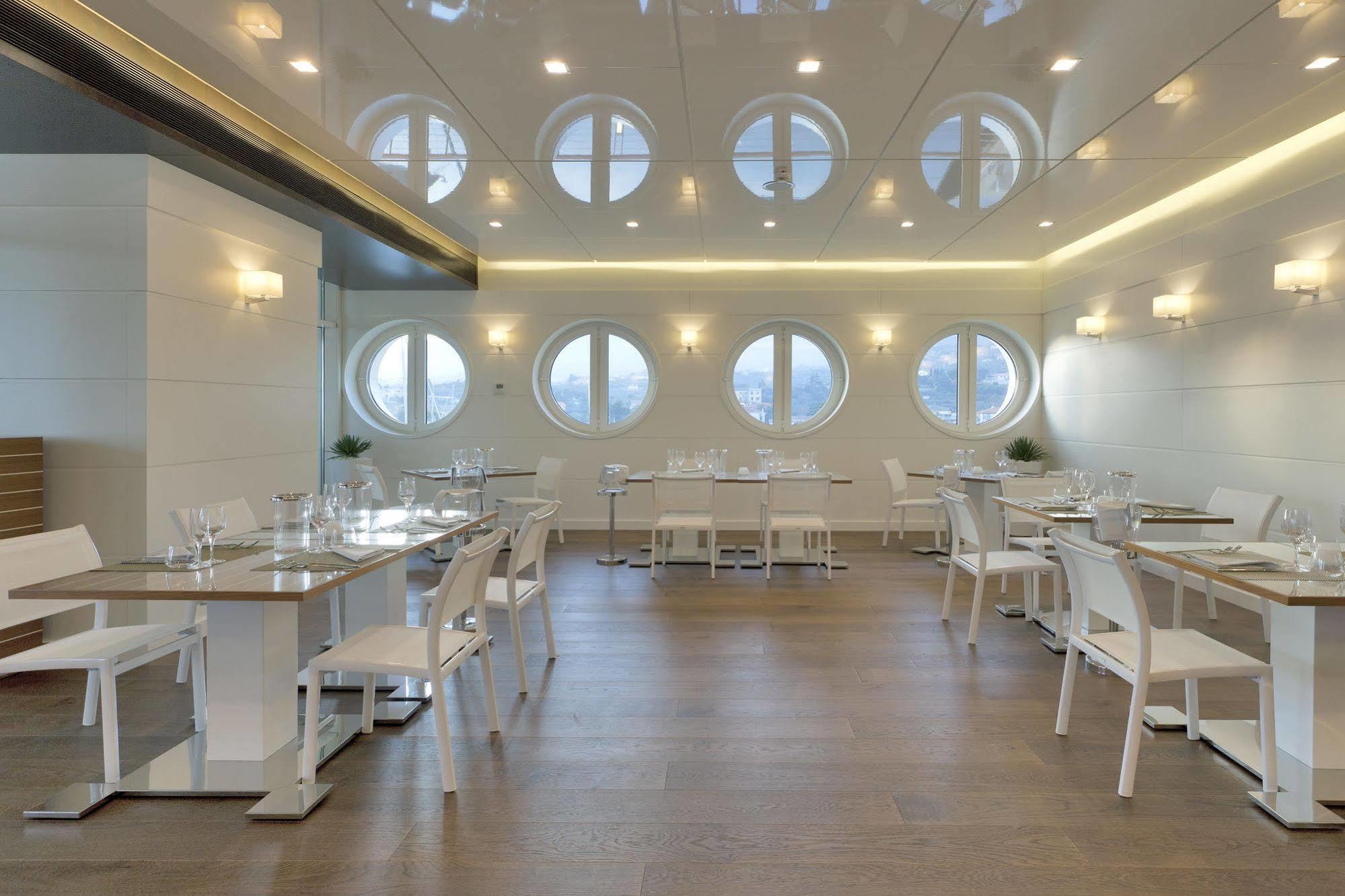 Yacht Club Marina Di Loano Hotel Exterior photo